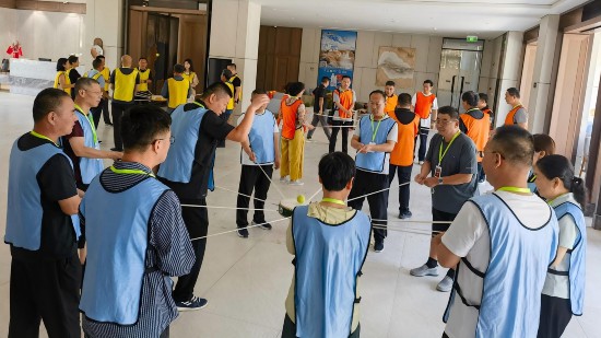 致敬城市美容师 山东省建设建材工会开展“向环卫工致敬”省级示范性一线职工疗休养活动——精心策划文体活动，传递关怀与温暖