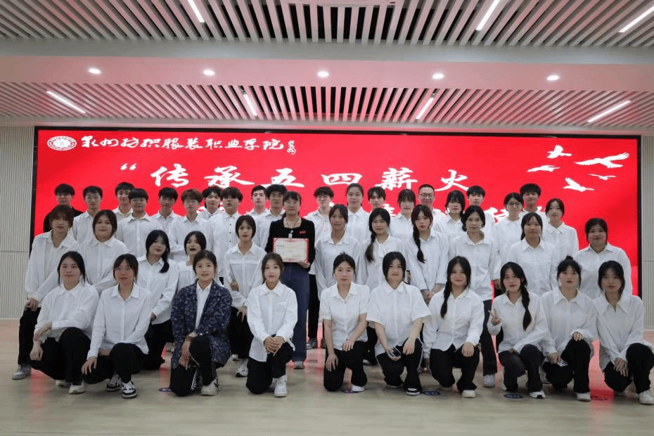 以心育人，点亮青春之光——优秀校友李佳惠的文体活动组织策划之路